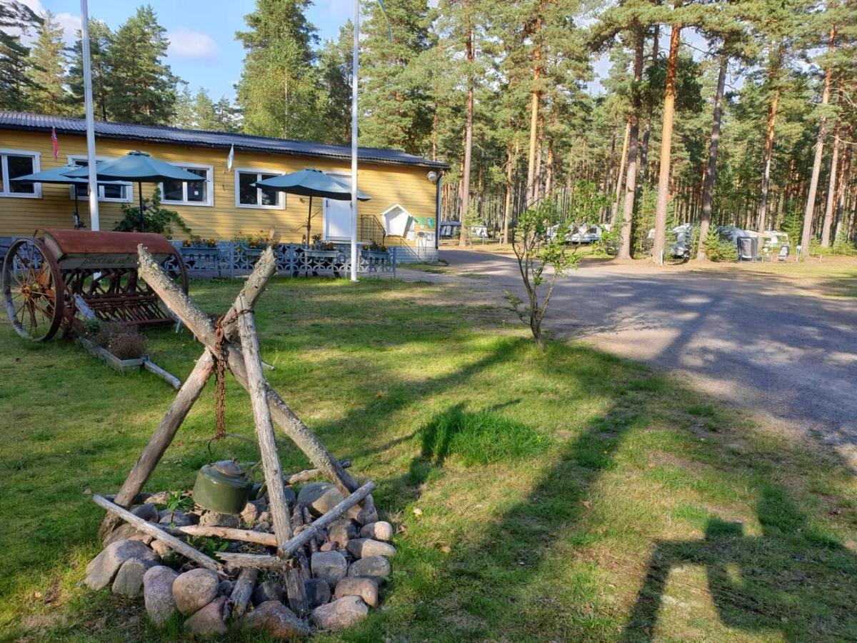 Hostel And Vandrarhem Lupin Naturcamping Lagom Grasmark Luaran gambar